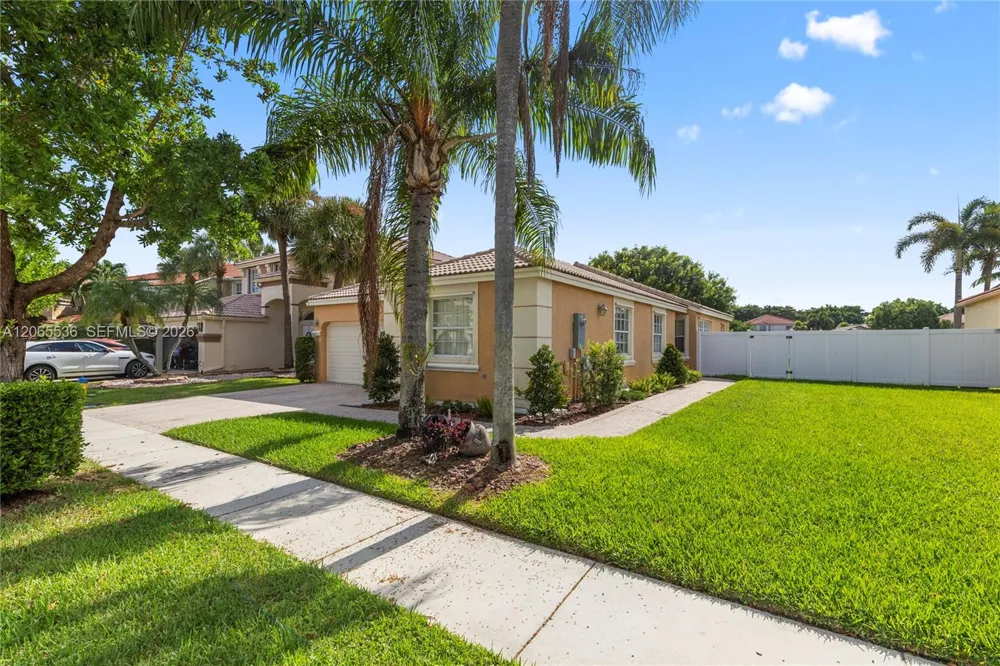 363 NW 158th Ave Pembroke Pines, FL 33028