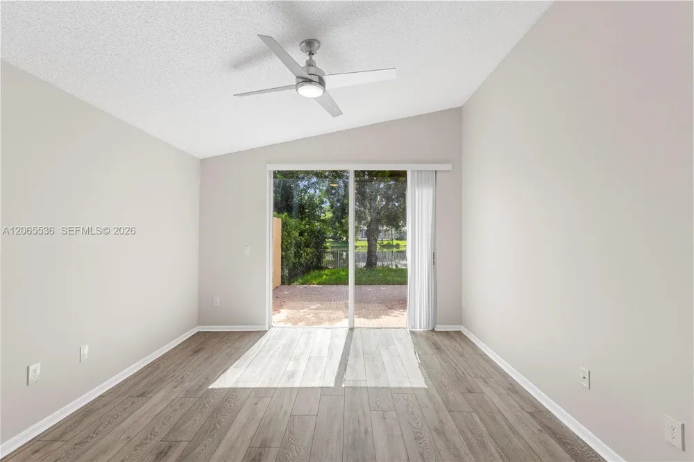 363 NW 158th Ave Pembroke Pines, FL 33028