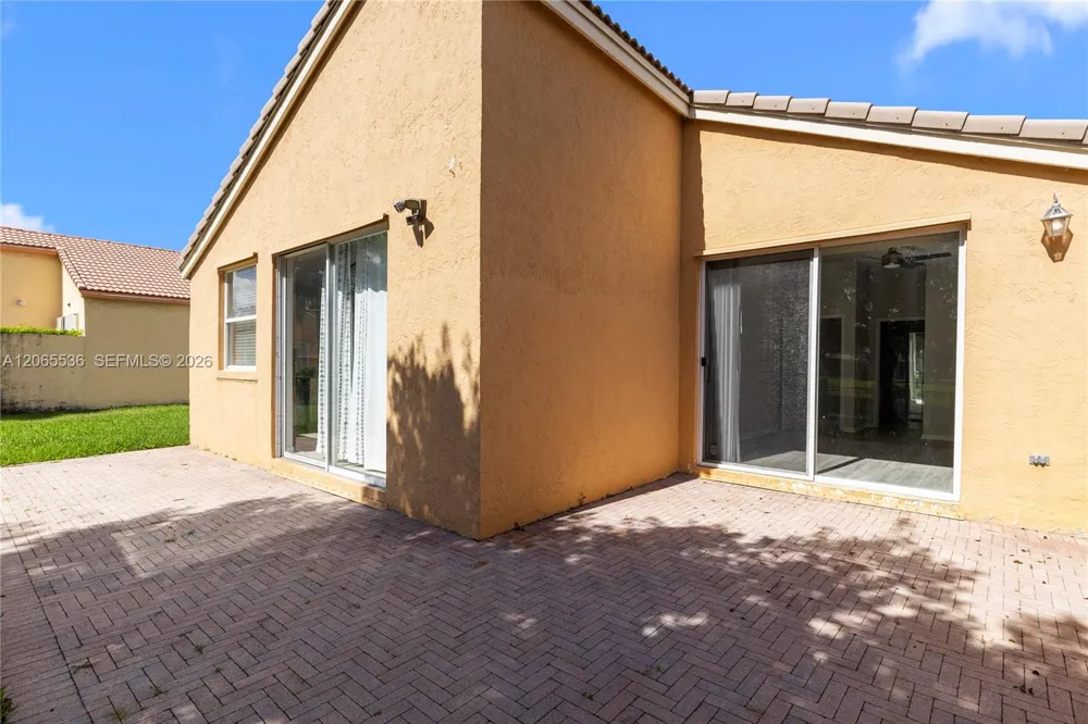 363 NW 158th Ave Pembroke Pines, FL 33028