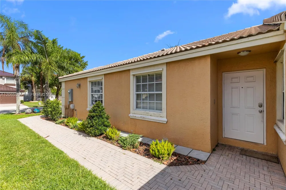363 NW 158th Ave Pembroke Pines, FL 33028