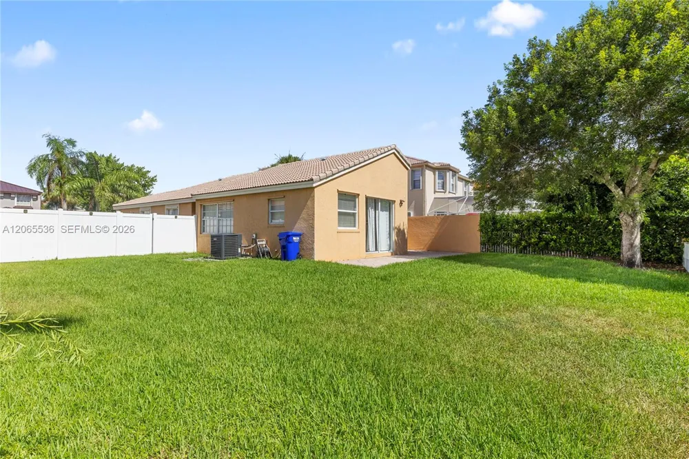 363 NW 158th Ave Pembroke Pines, FL 33028
