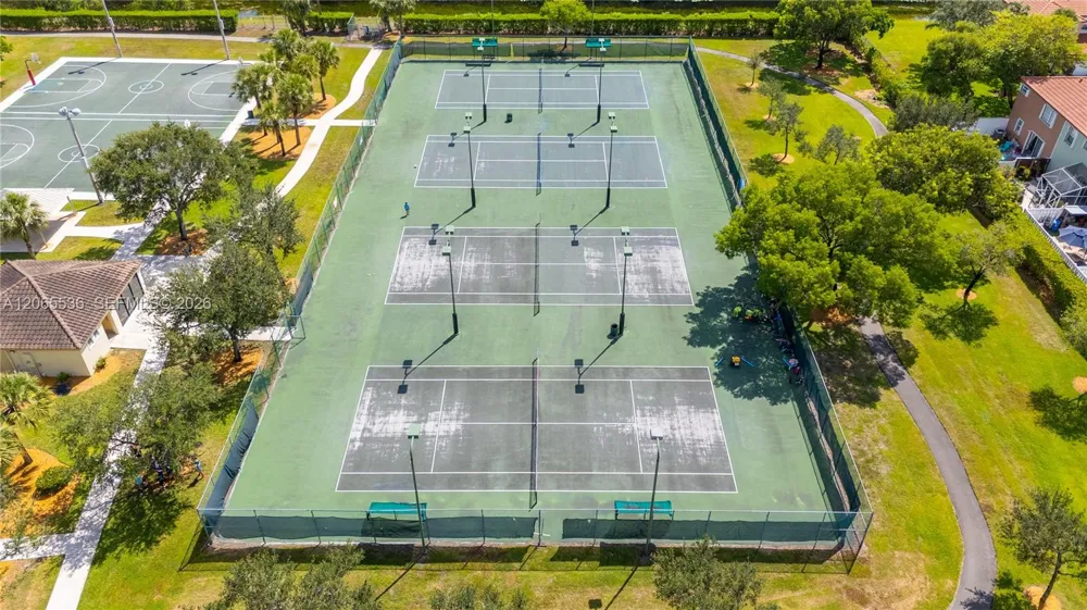 363 NW 158th Ave Pembroke Pines, FL 33028
