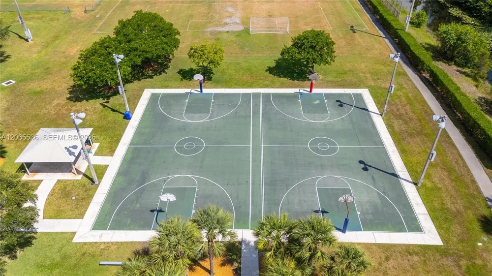 363 NW 158th Ave Pembroke Pines, FL 33028