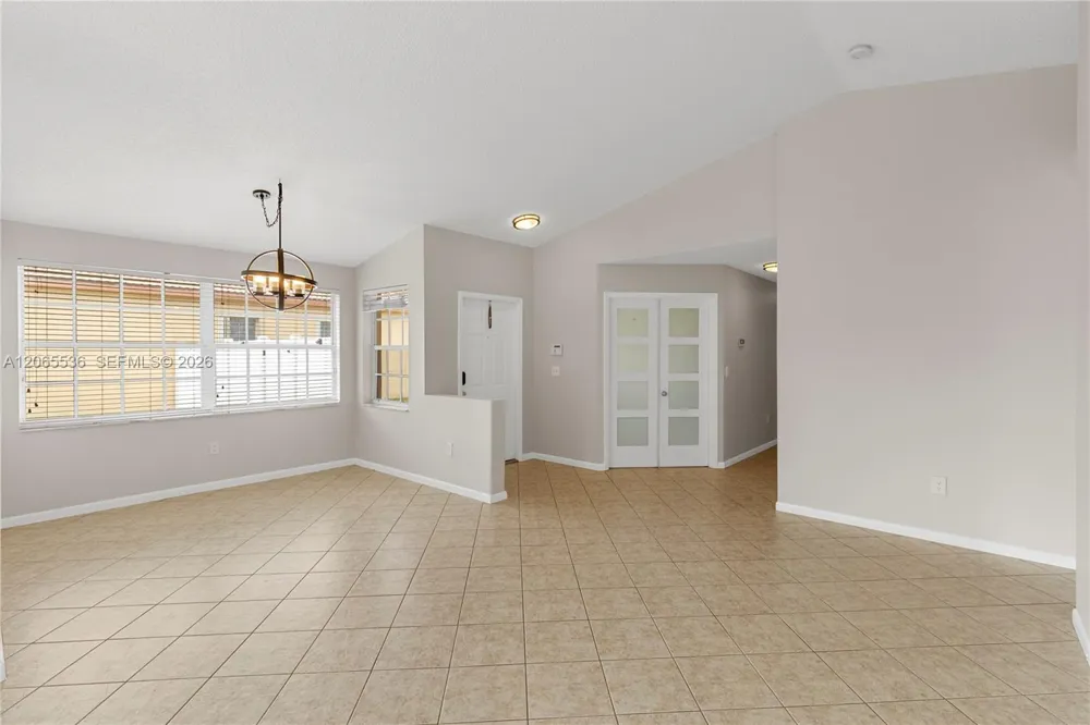 363 NW 158th Ave Pembroke Pines, FL 33028