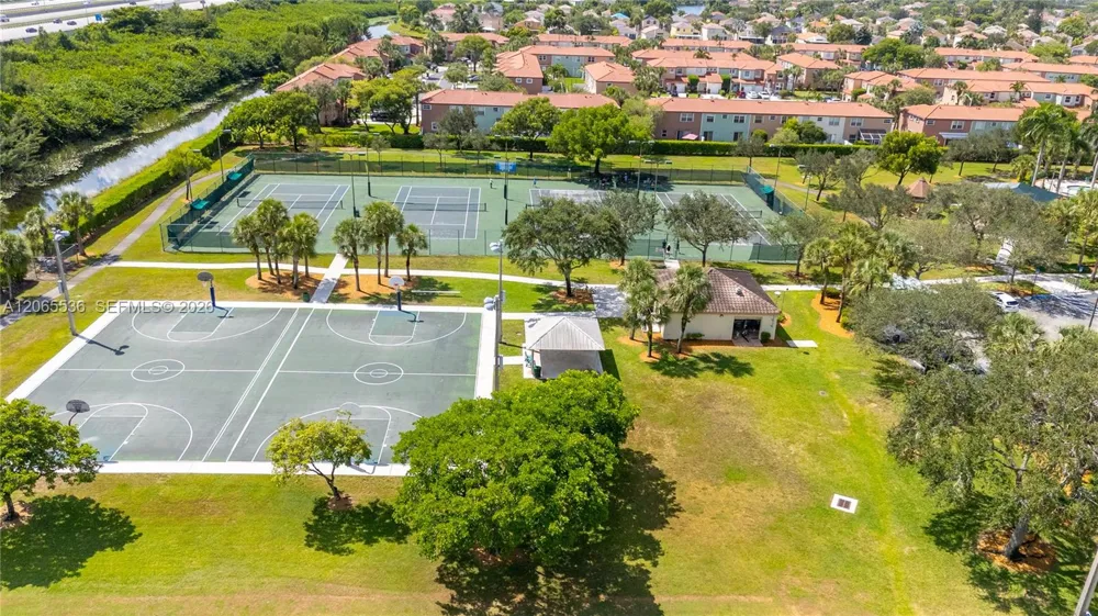 363 NW 158th Ave Pembroke Pines, FL 33028