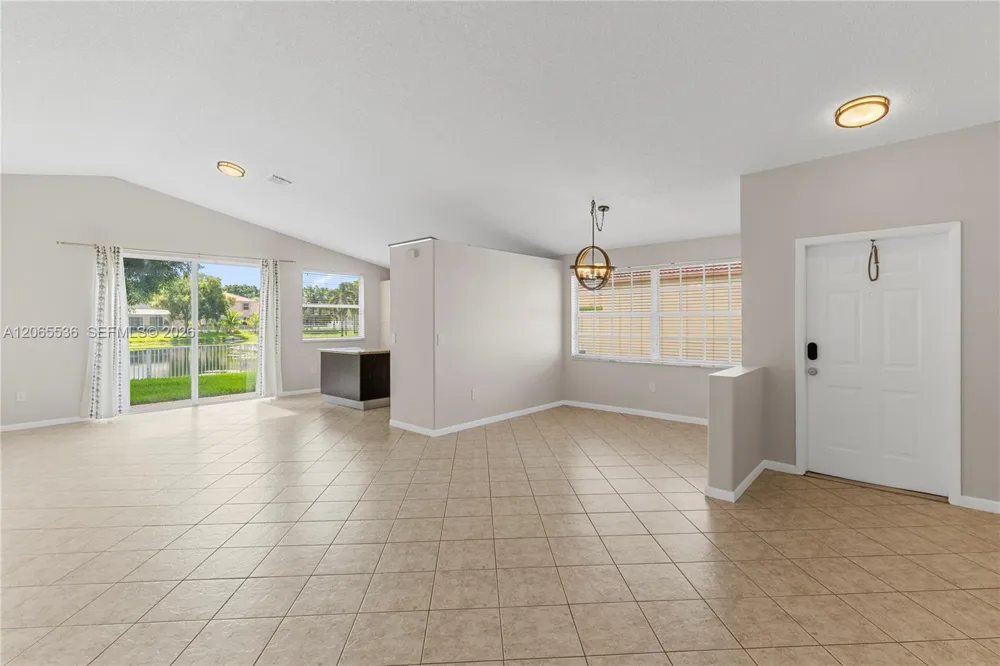 363 NW 158th Ave Pembroke Pines, FL 33028