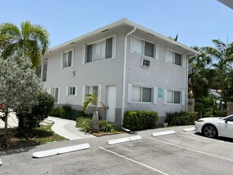 825 NE 6th Street #3