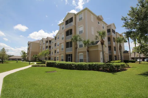 1576 Peregrine Circle #402
