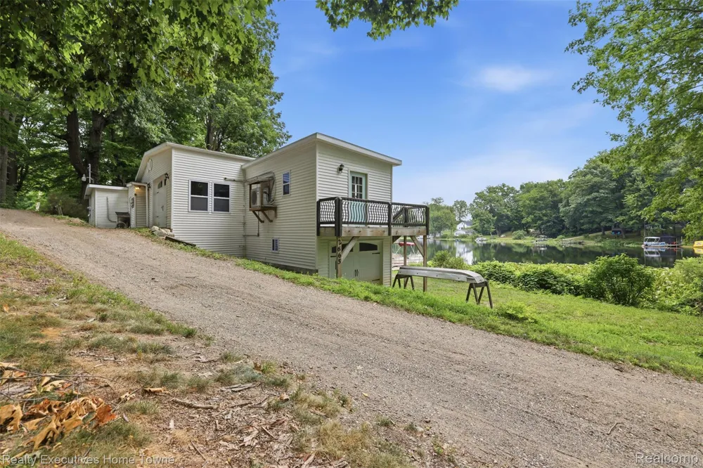 2665 Geneva Lake Drive Wayland Township, MI 49344