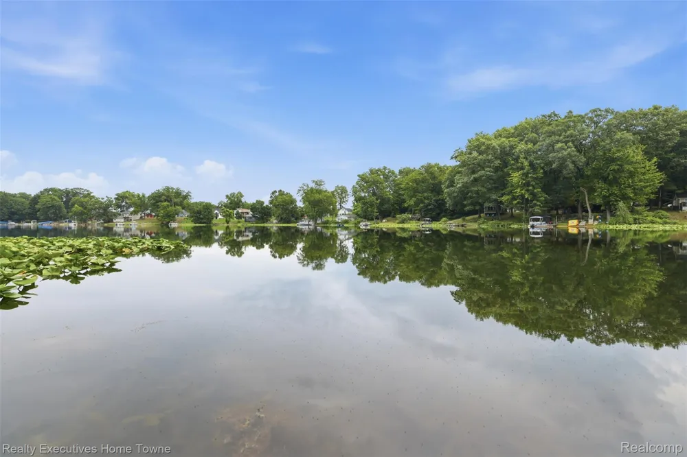 2665 Geneva Lake Drive Wayland Township, MI 49344