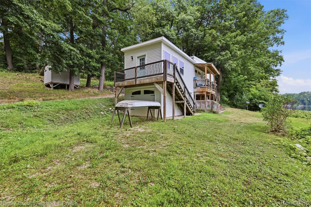 2665 Geneva Lake Drive Wayland Township, MI 49344