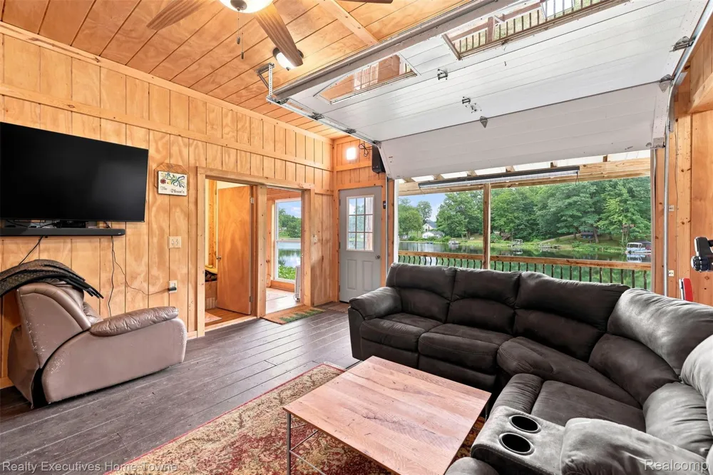 2665 Geneva Lake Drive Wayland Township, MI 49344