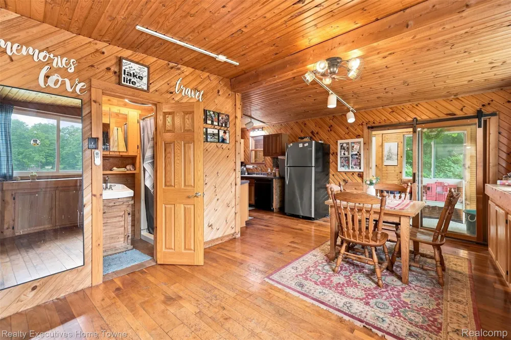 2665 Geneva Lake Drive Wayland Township, MI 49344