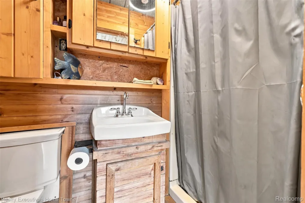2665 Geneva Lake Drive Wayland Township, MI 49344