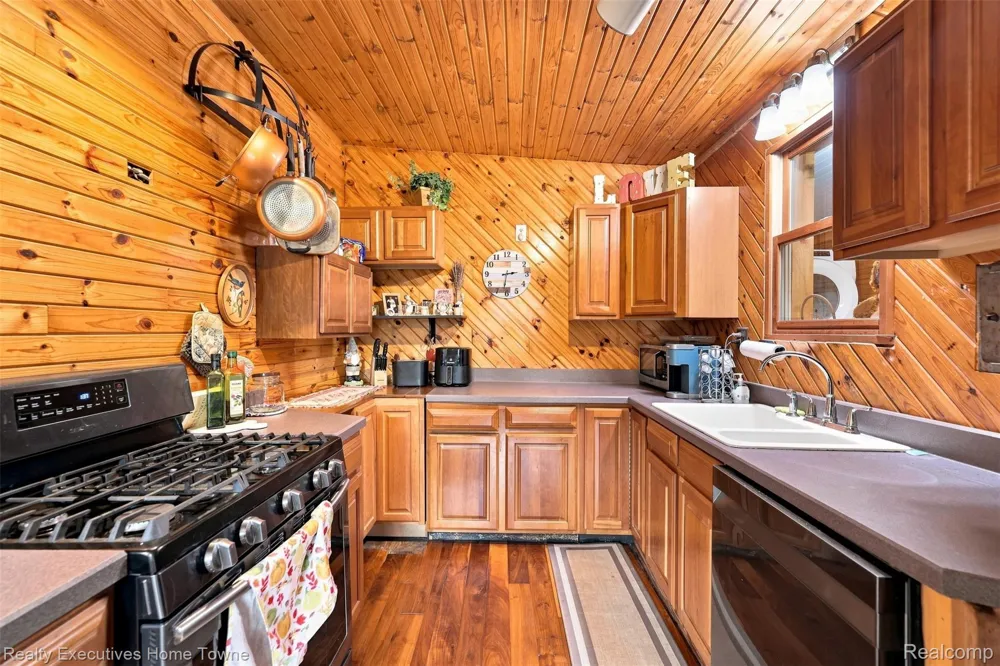 2665 Geneva Lake Drive Wayland Township, MI 49344
