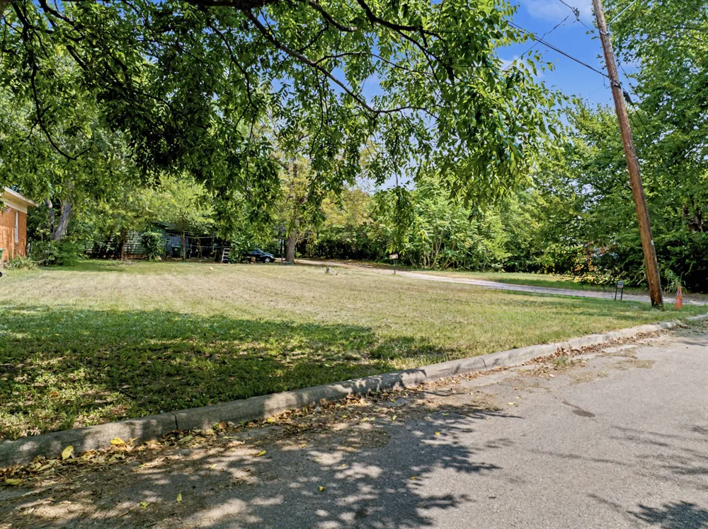 3815 Higgins Avenue Cockrell Hill, TX 75211