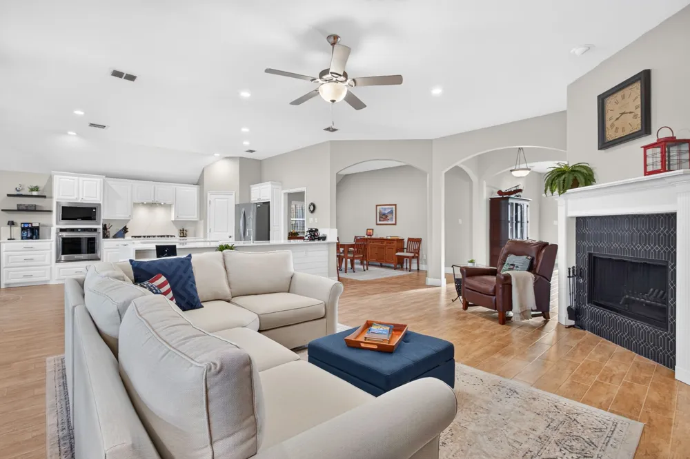 7208 Tour Trail Benbrook, TX 76126