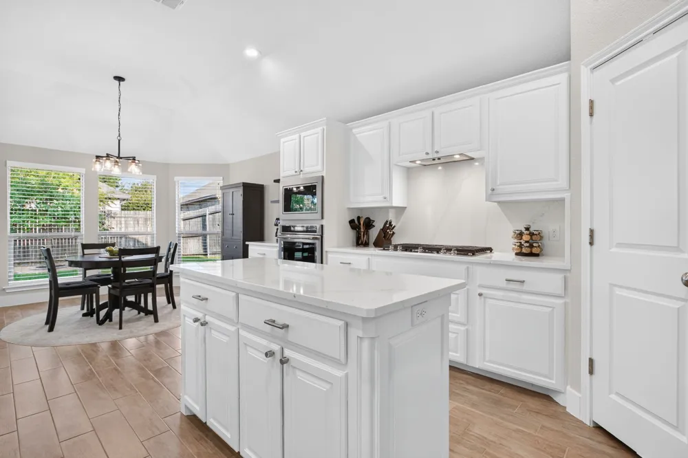 7208 Tour Trail Benbrook, TX 76126