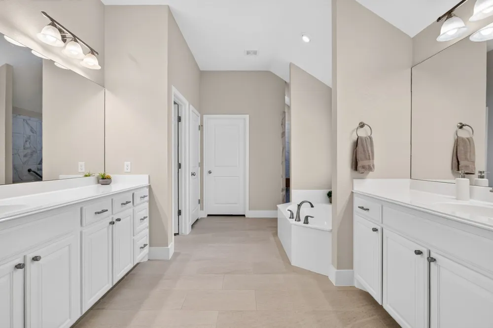 7208 Tour Trail Benbrook, TX 76126