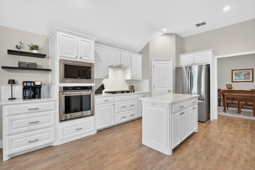 7208 Tour Trail Benbrook, TX 76126