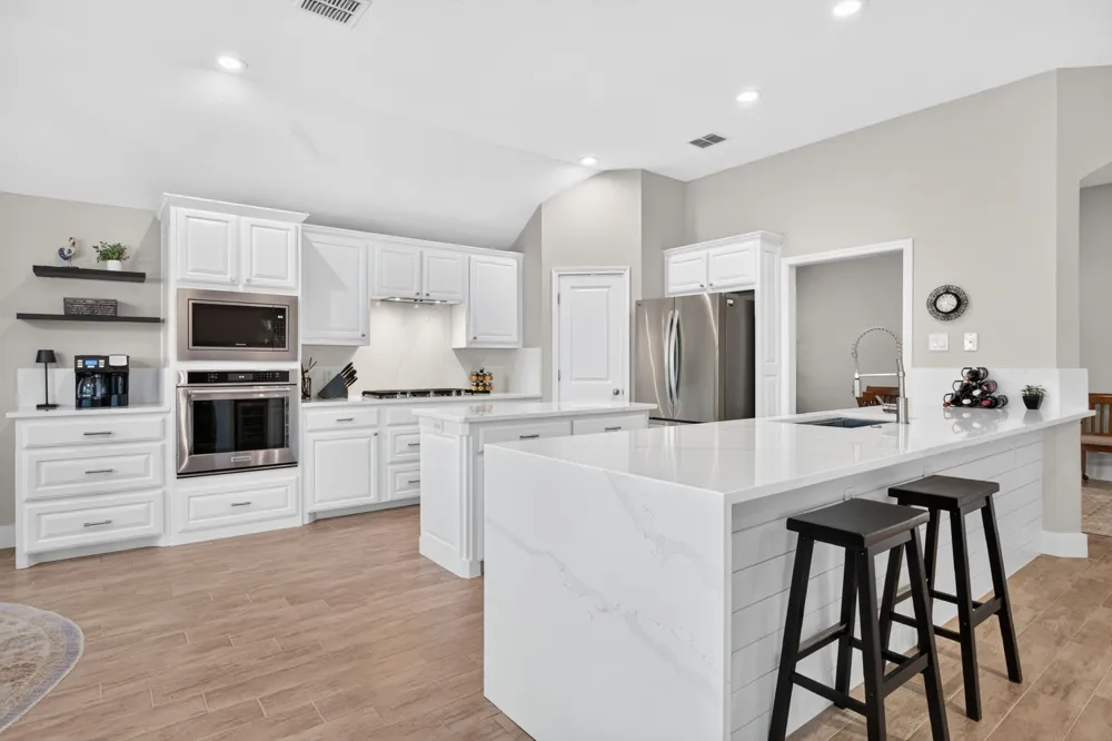 7208 Tour Trail Benbrook, TX 76126