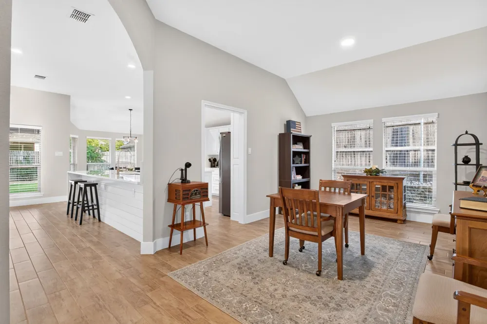 7208 Tour Trail Benbrook, TX 76126