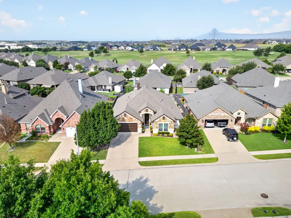 7208 Tour Trail Benbrook, TX 76126