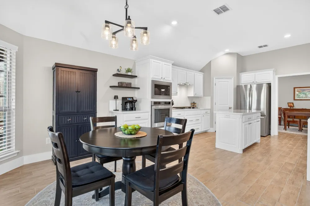 7208 Tour Trail Benbrook, TX 76126