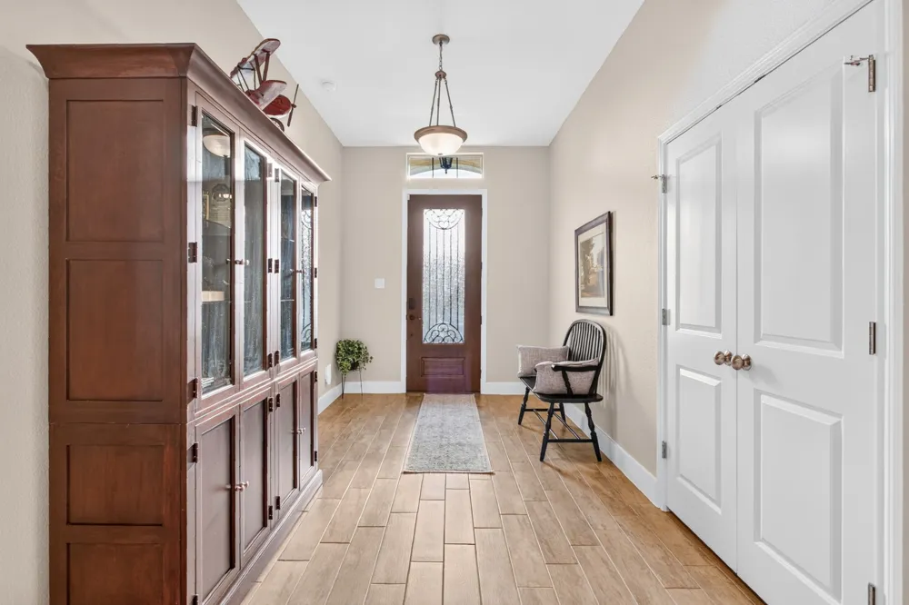 7208 Tour Trail Benbrook, TX 76126