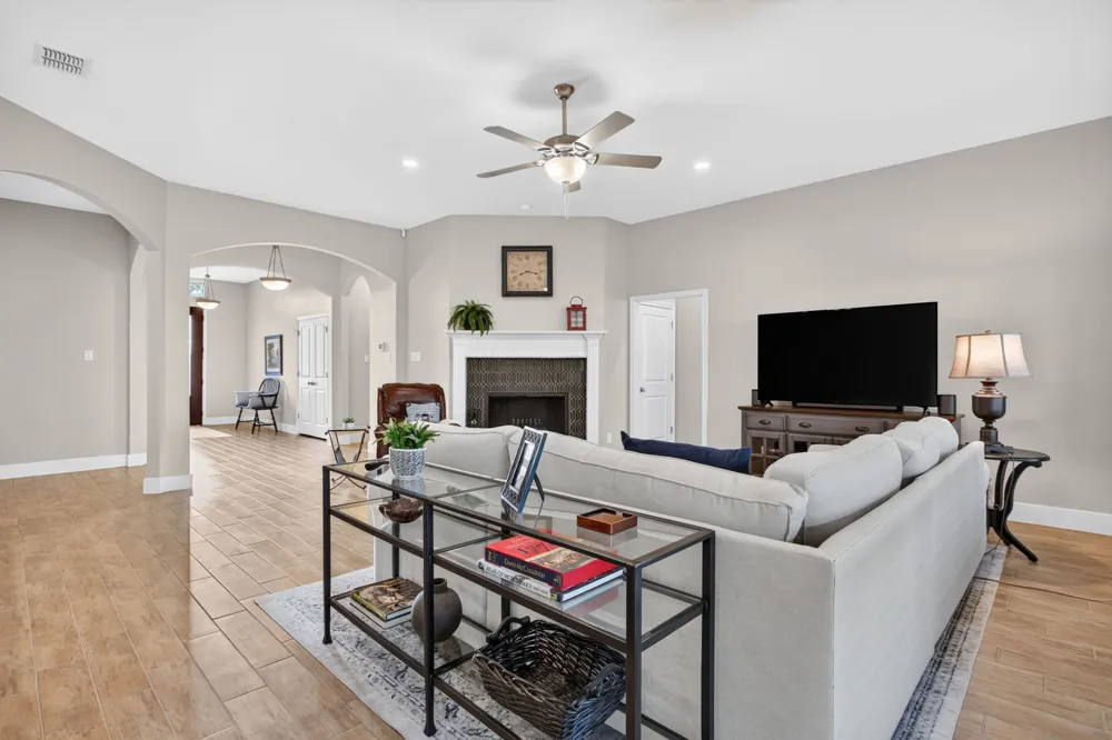 7208 Tour Trail Benbrook, TX 76126
