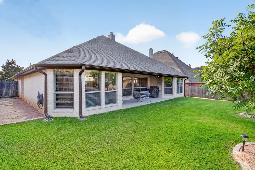 7208 Tour Trail Benbrook, TX 76126