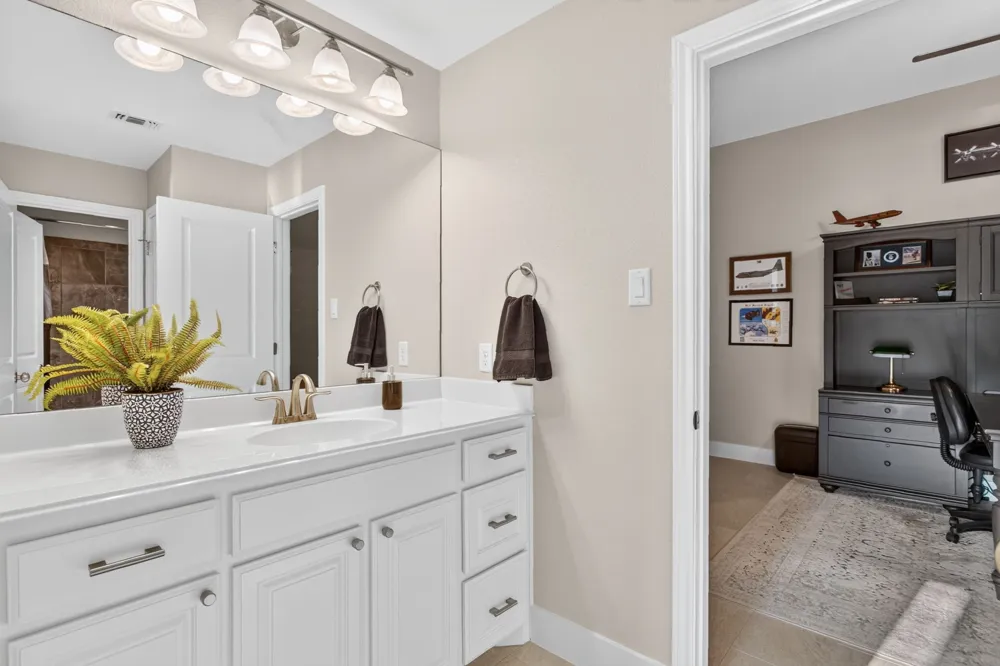 7208 Tour Trail Benbrook, TX 76126