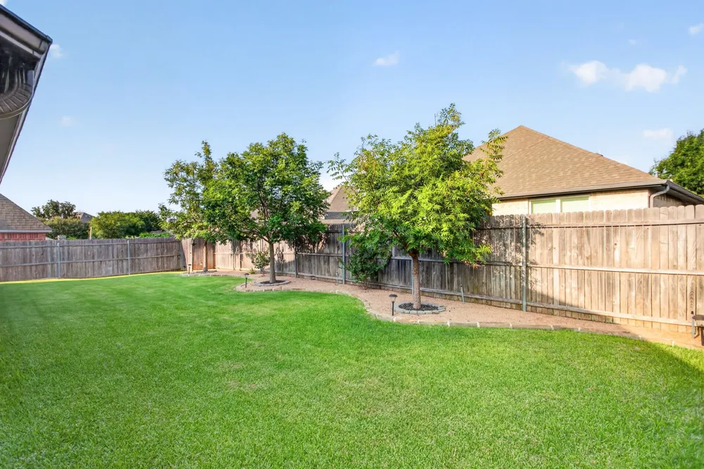 7208 Tour Trail Benbrook, TX 76126