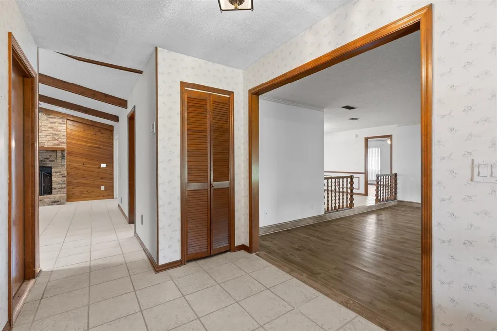 521 FERNWOOD DRIVE Altamonte Springs, FL 32701