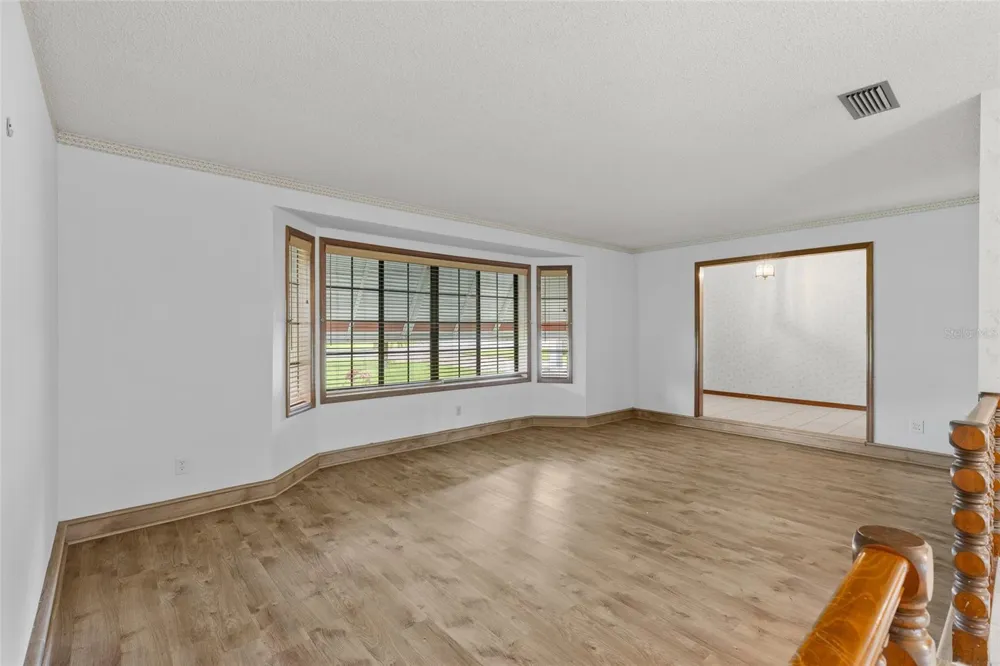 521 FERNWOOD DRIVE Altamonte Springs, FL 32701