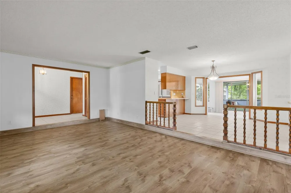 521 FERNWOOD DRIVE Altamonte Springs, FL 32701