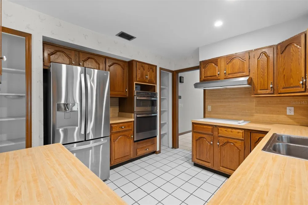 521 FERNWOOD DRIVE Altamonte Springs, FL 32701