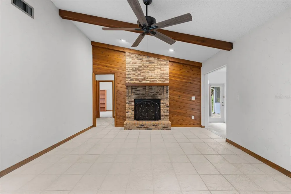 521 FERNWOOD DRIVE Altamonte Springs, FL 32701