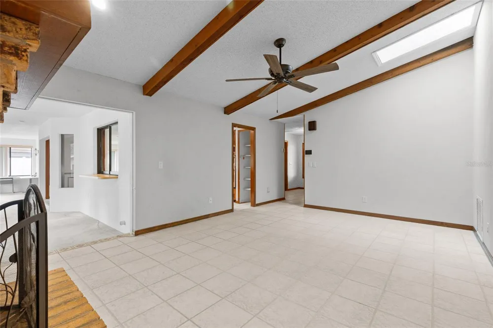 521 FERNWOOD DRIVE Altamonte Springs, FL 32701
