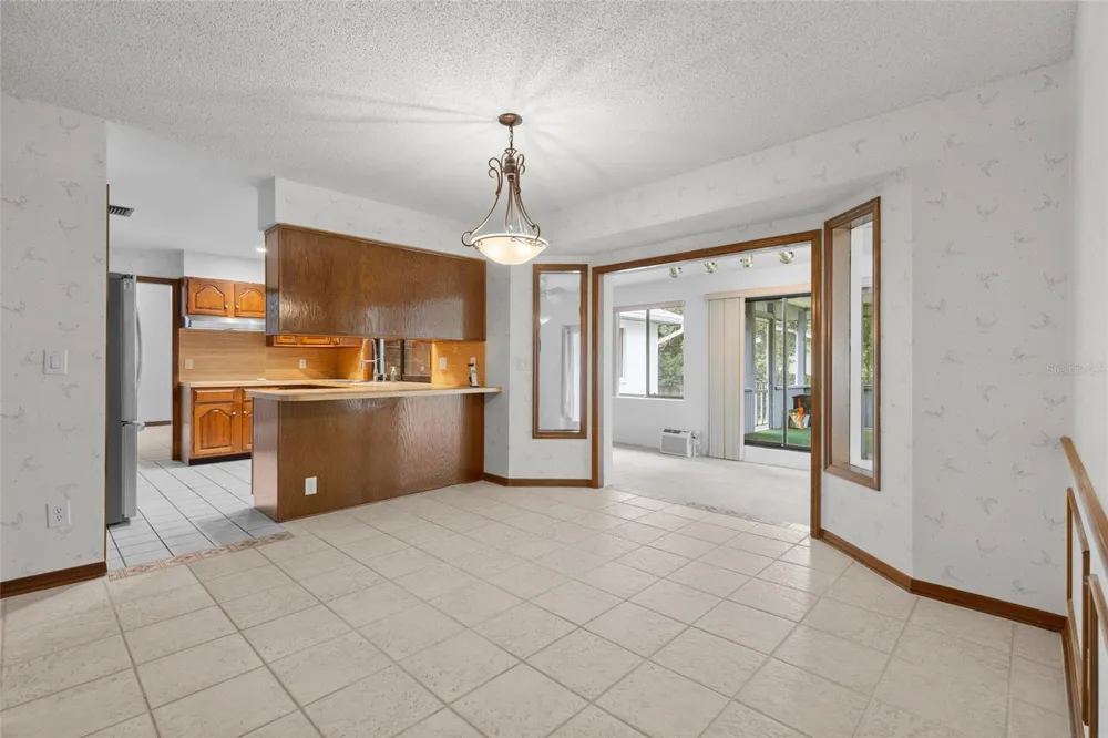 521 FERNWOOD DRIVE Altamonte Springs, FL 32701
