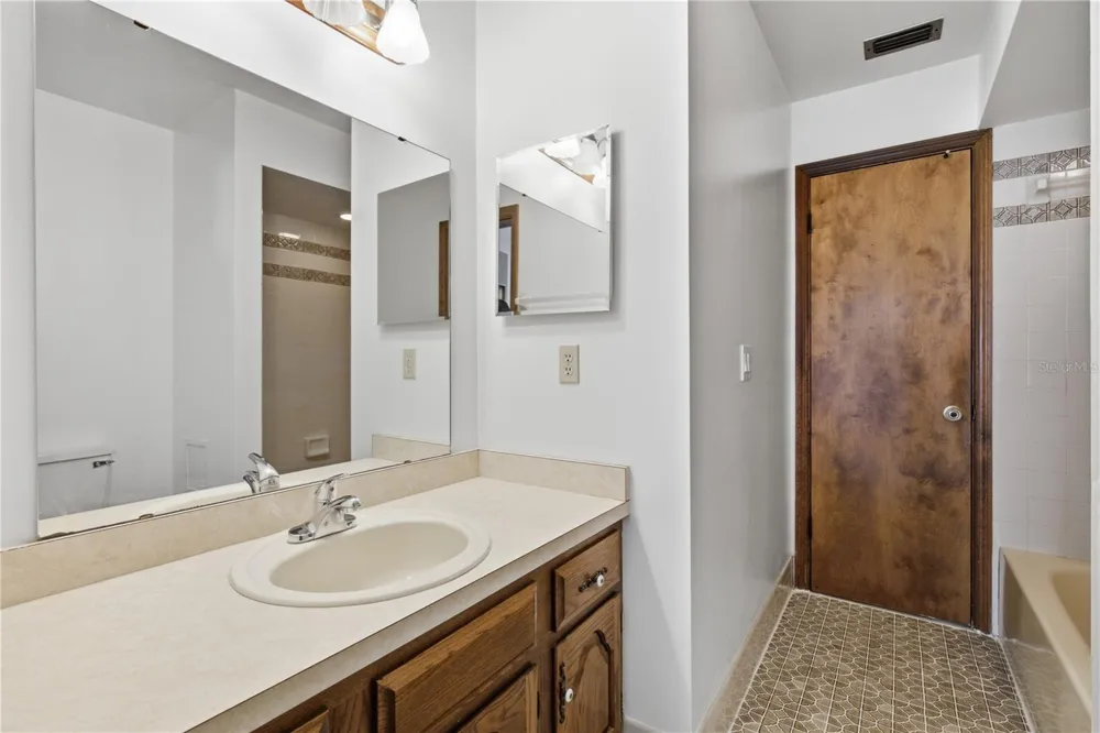 521 FERNWOOD DRIVE Altamonte Springs, FL 32701