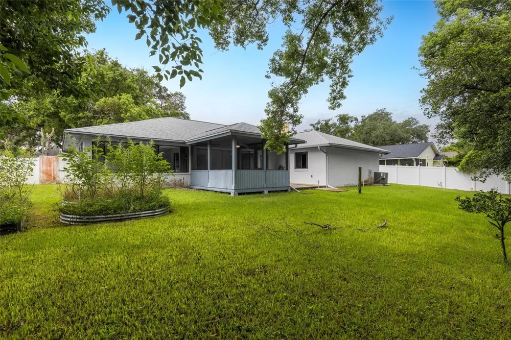 521 FERNWOOD DRIVE Altamonte Springs, FL 32701