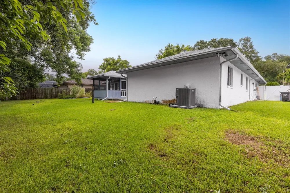 521 FERNWOOD DRIVE Altamonte Springs, FL 32701