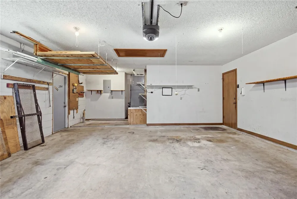 521 FERNWOOD DRIVE Altamonte Springs, FL 32701