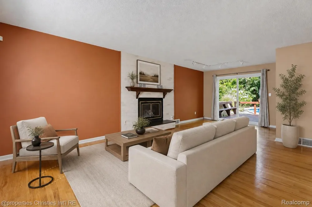 3560 Beach Road Troy City, MI 48084