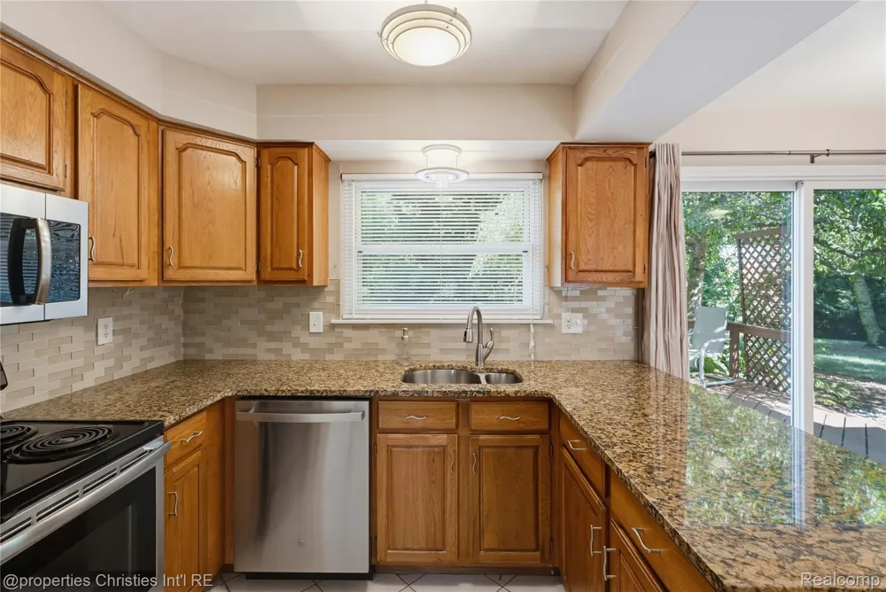 3560 Beach Road Troy City, MI 48084