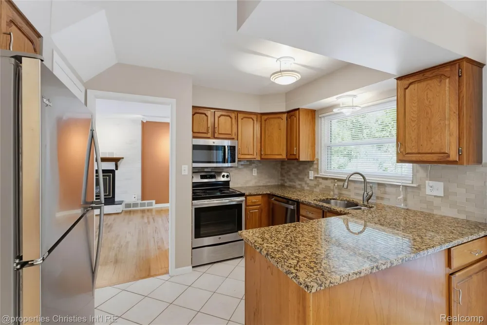3560 Beach Road Troy City, MI 48084