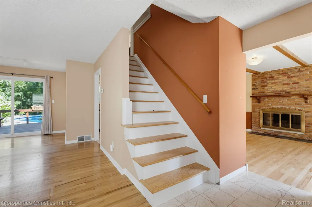 3560 Beach Road Troy City, MI 48084