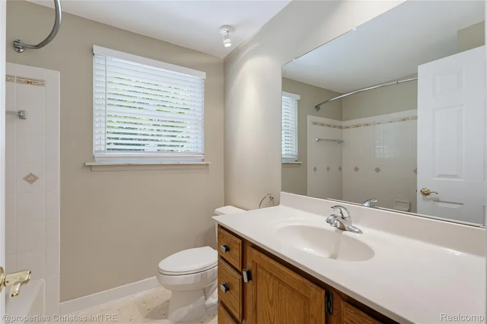 3560 Beach Road Troy City, MI 48084
