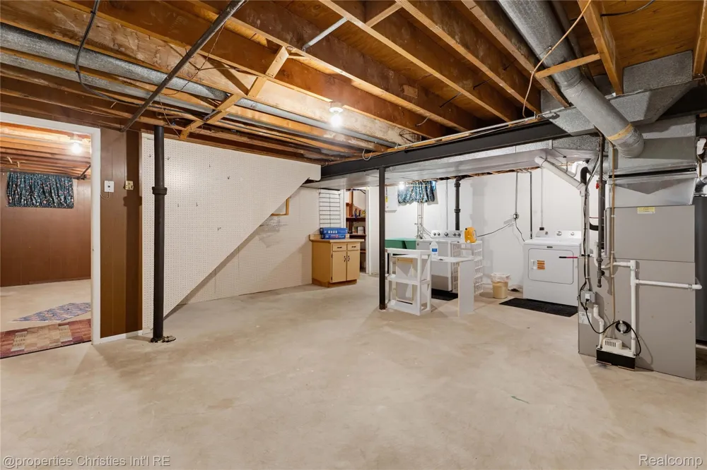 3560 Beach Road Troy City, MI 48084